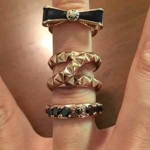 Henri Bendel 3 Stackable gold/black rings sz6